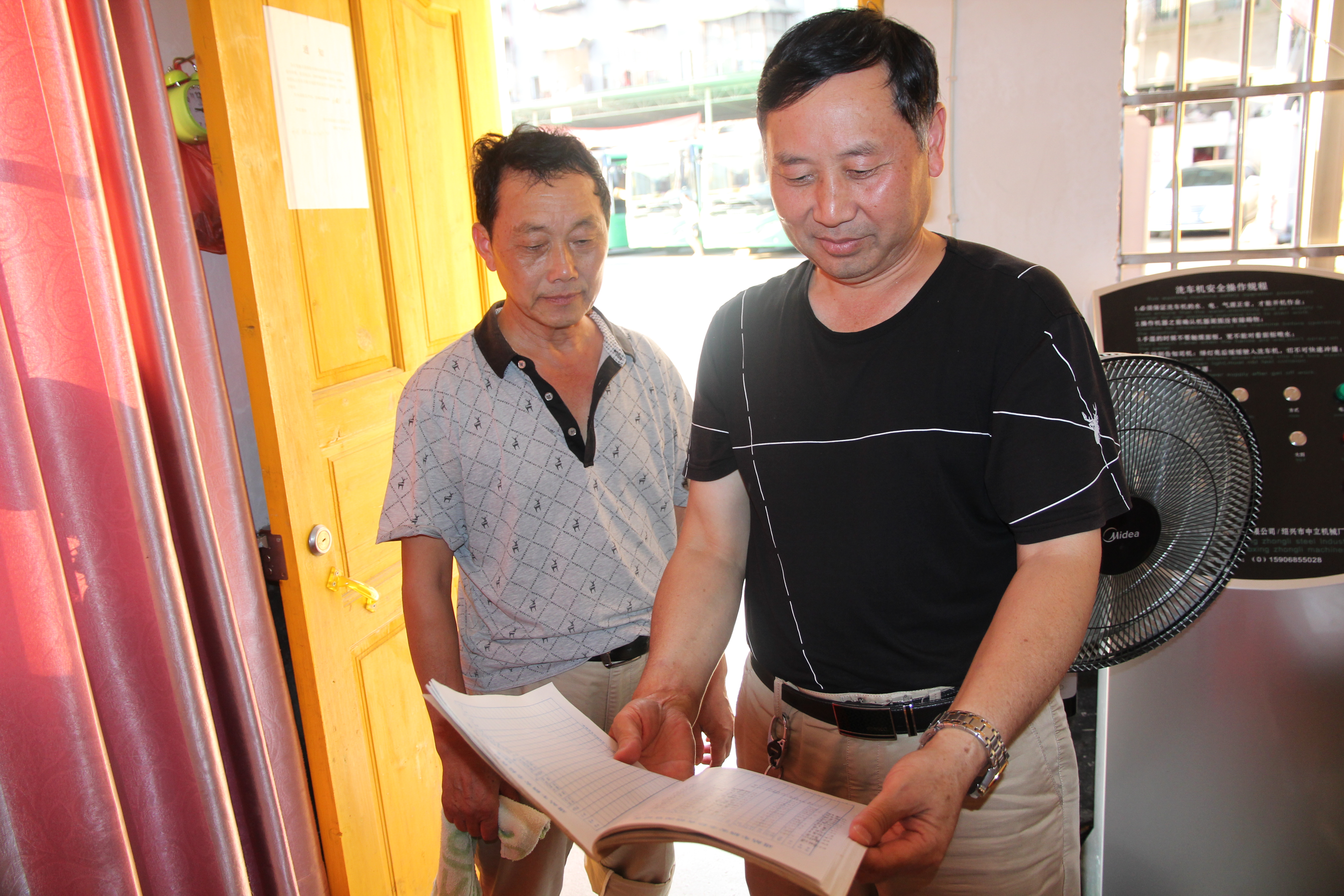 干工作就要盡力干好 ——記集團(tuán)公司優(yōu)秀黨員、綏寧綠洲公汽公司經(jīng)理李茂良 祖   冠
